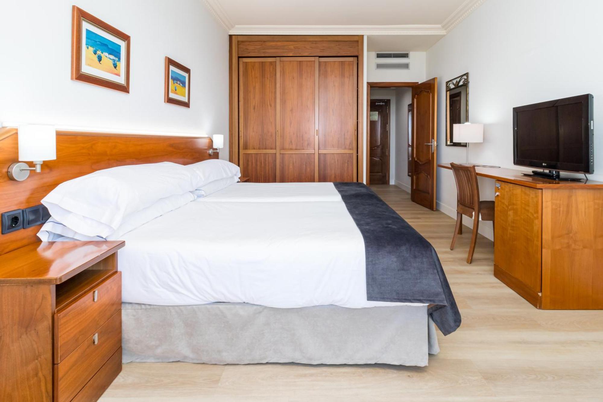 Hotel Milagros Golf Mogro Exterior foto